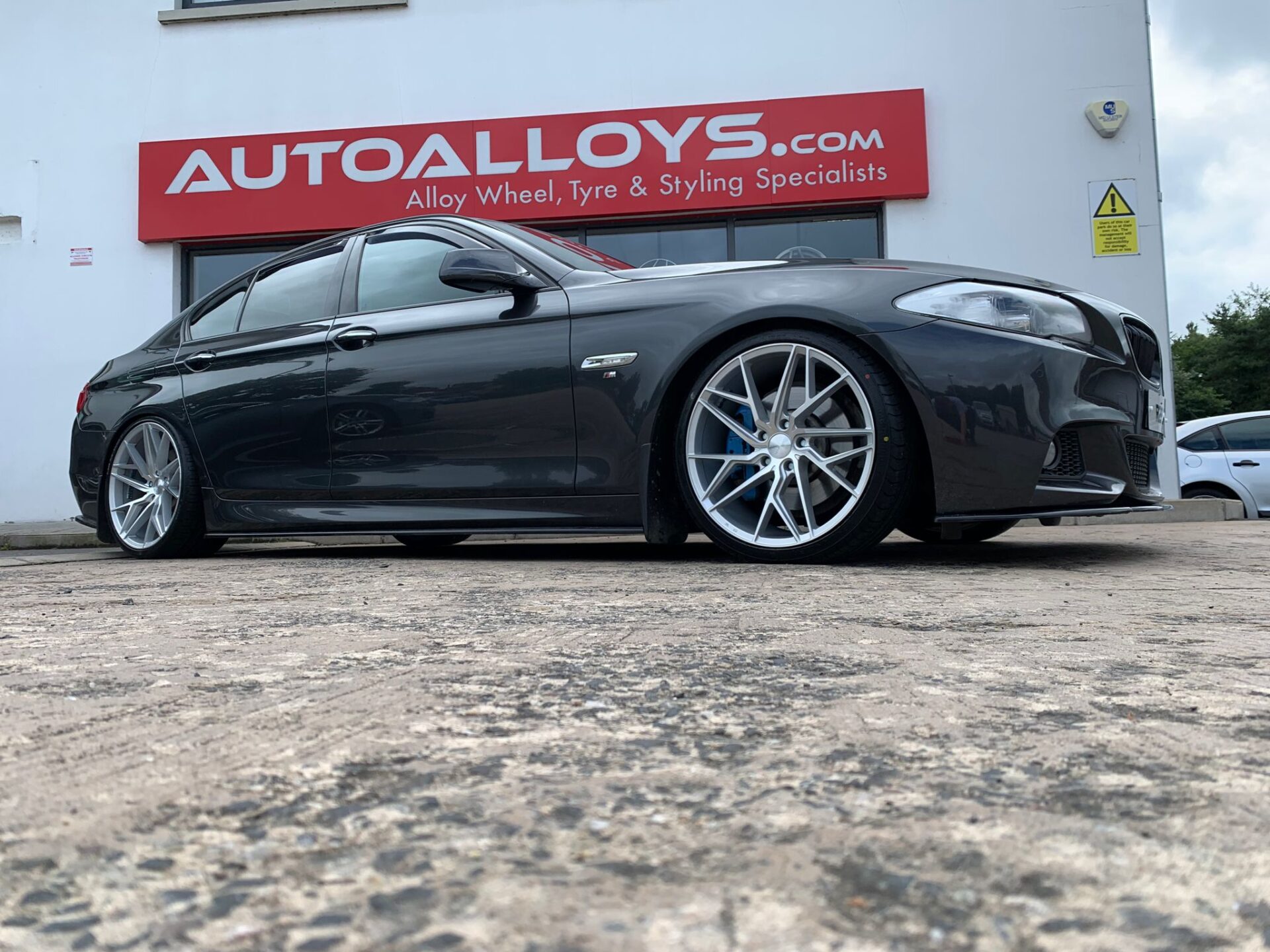 BMW F10 with 20 inch Veemann V-FS44 Silver alloy wheels