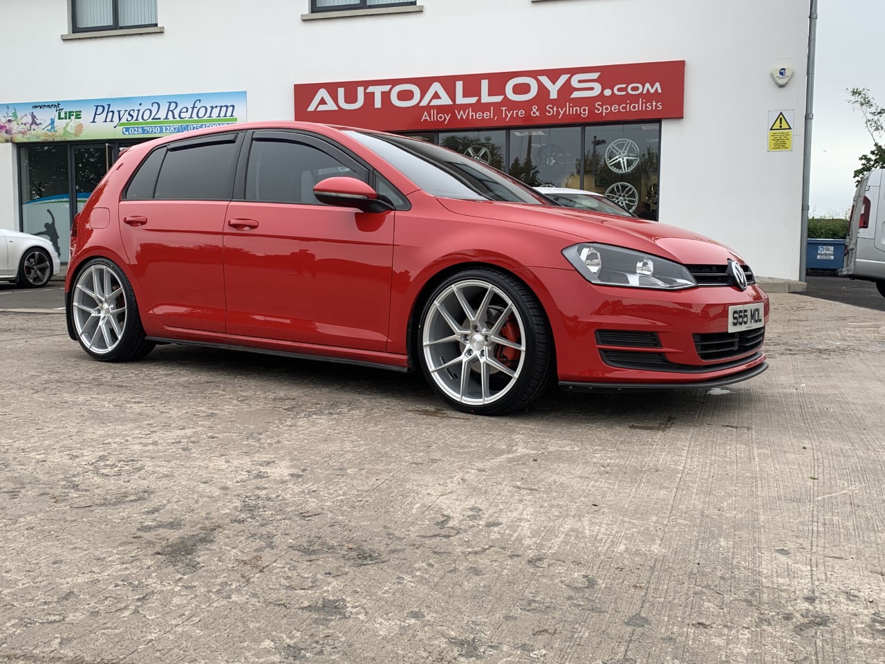 Volkswagen Golf with Veemann V-FS39 Silver polished alloy wheels